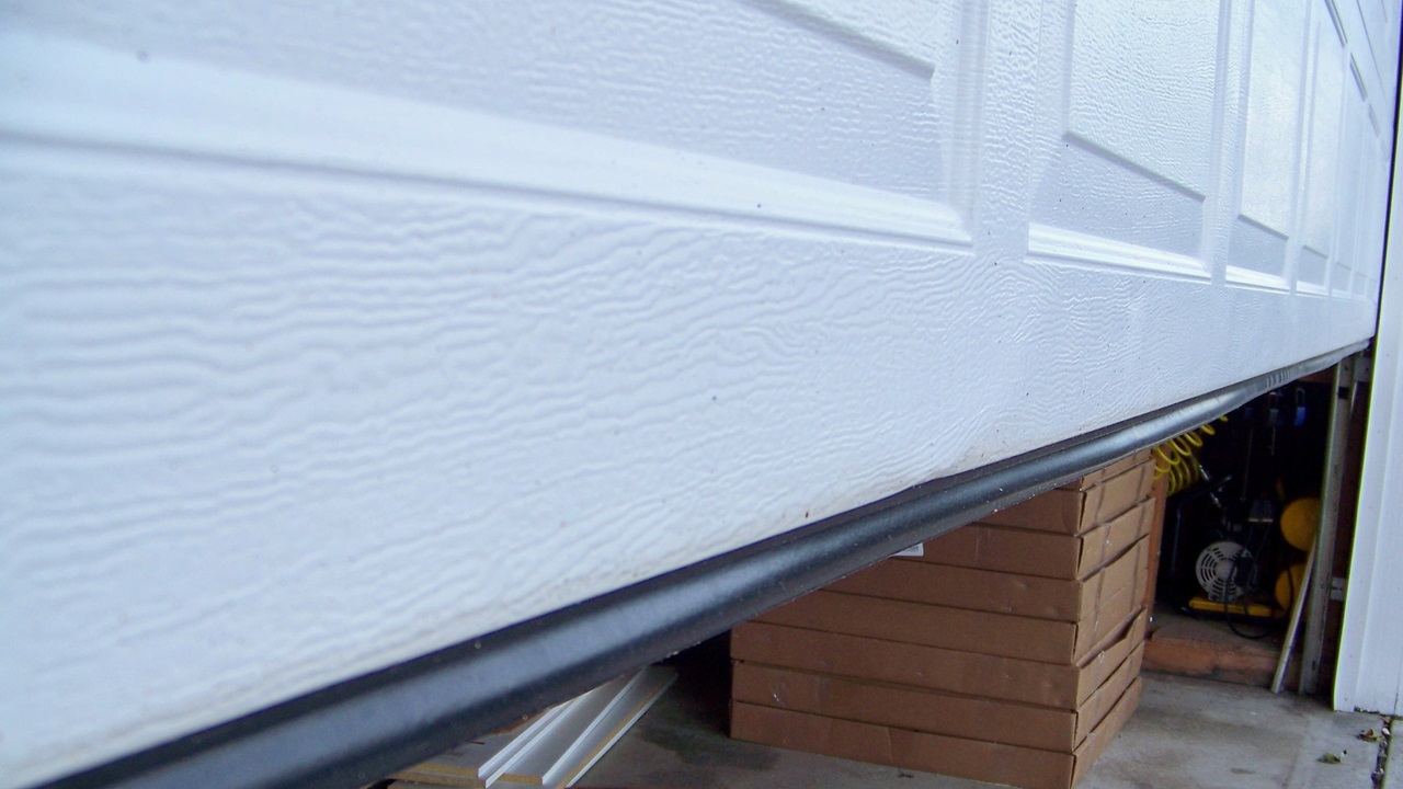 Different Types of Garage Door Bottom Seals