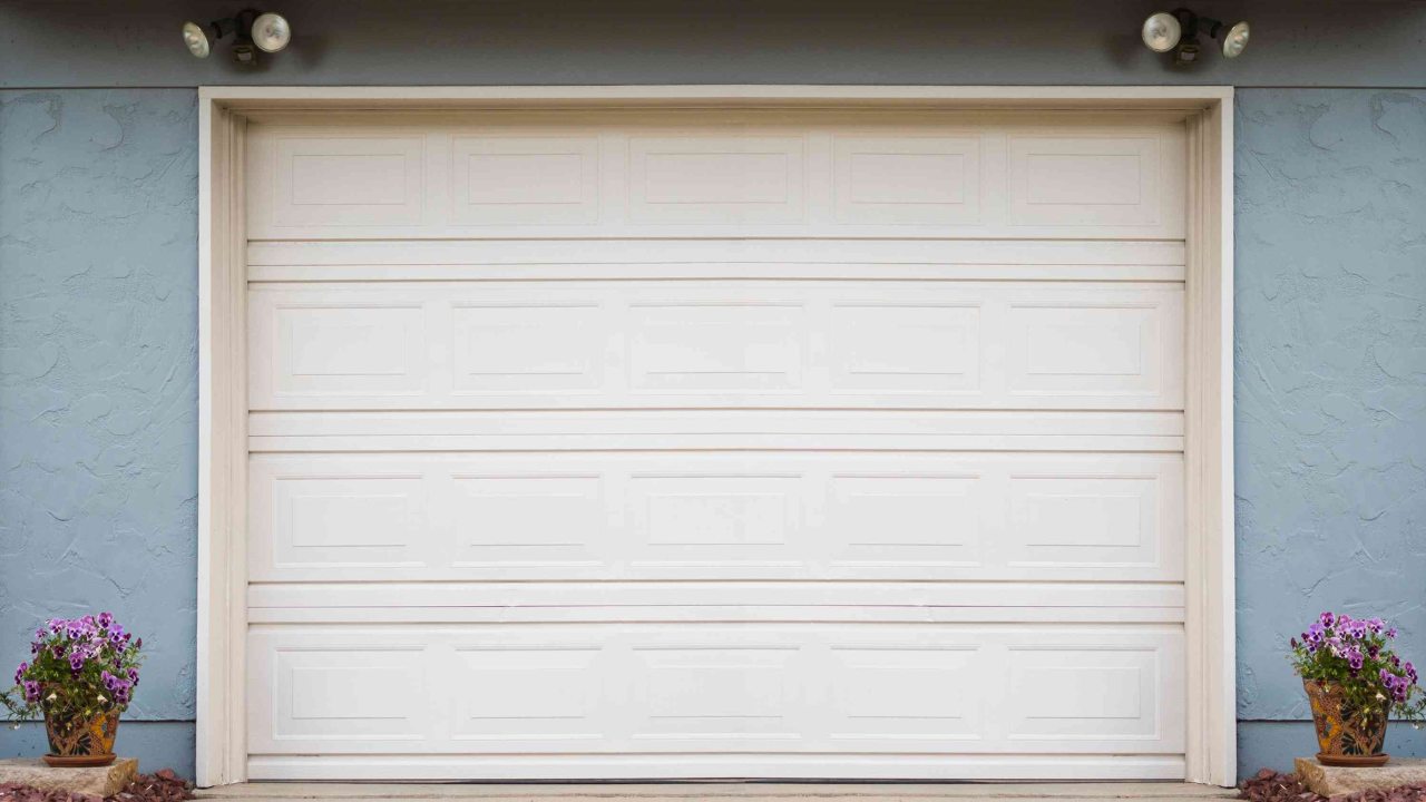 Why Aluminum Side and Top Seals Are Essential for Garage Door Insulation